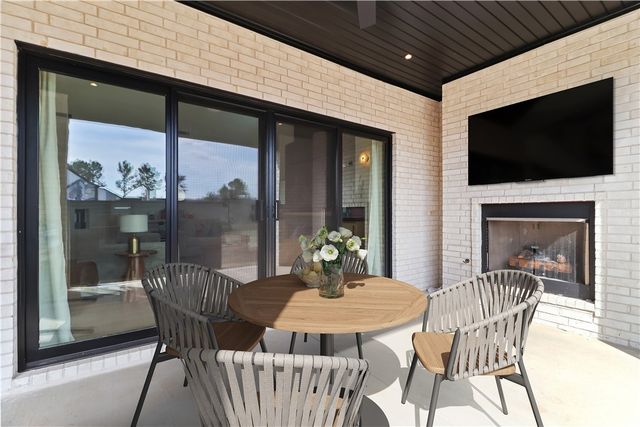 202 NE Healing Springs Street, Bentonville, AR 72713