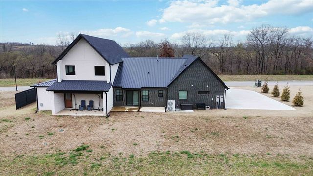 202 NE Healing Springs Street, Bentonville, AR 72713