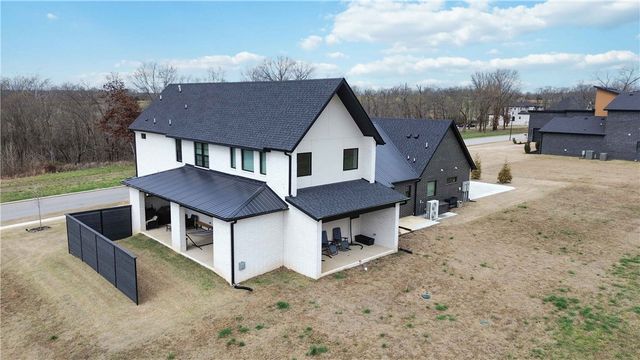 202 NE Healing Springs Street, Bentonville, AR 72713