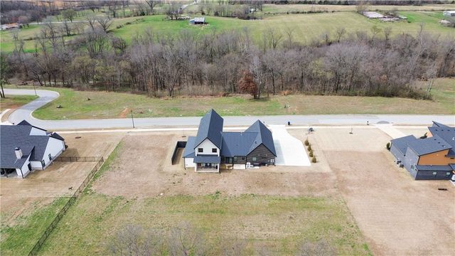 202 NE Healing Springs Street, Bentonville, AR 72713