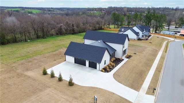 202 NE Healing Springs Street, Bentonville, AR 72713