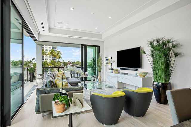 344 Venetian Drive 101, Delray Beach, FL 33483