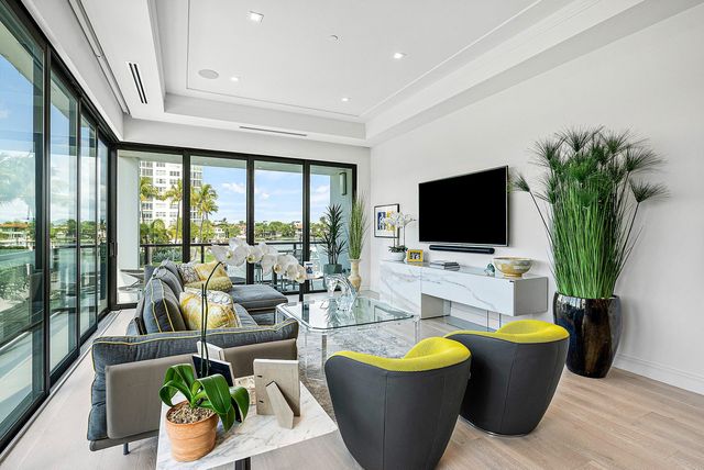 344 Venetian Drive 101, Delray Beach, FL 33483