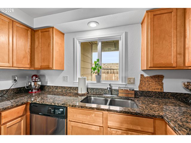 3712 COLVER Rd, Phoenix, OR 97535