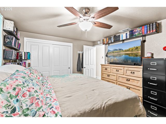 3712 COLVER Rd, Phoenix, OR 97535