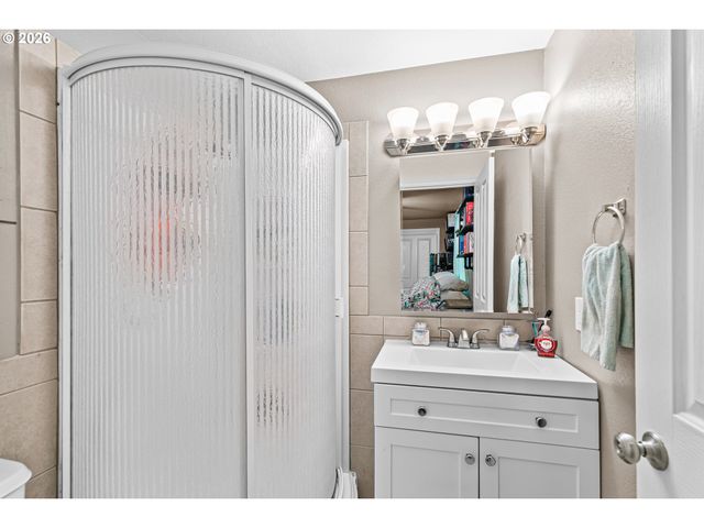 3712 COLVER Rd, Phoenix, OR 97535