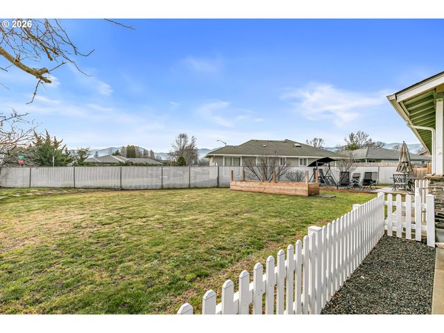 3712 COLVER Rd, Phoenix, OR 97535