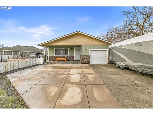 3712 COLVER Rd, Phoenix, OR 97535