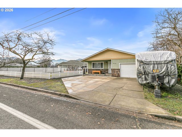 3712 COLVER Rd, Phoenix, OR 97535