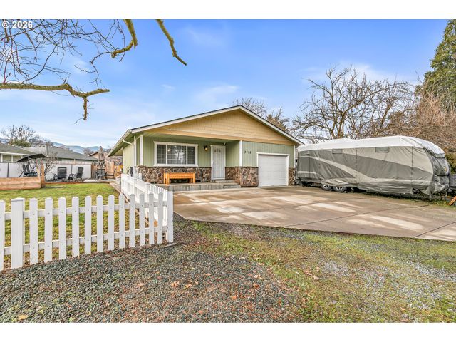 3712 COLVER Rd, Phoenix, OR 97535