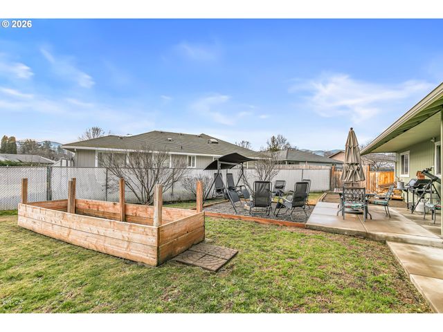 3712 COLVER Rd, Phoenix, OR 97535