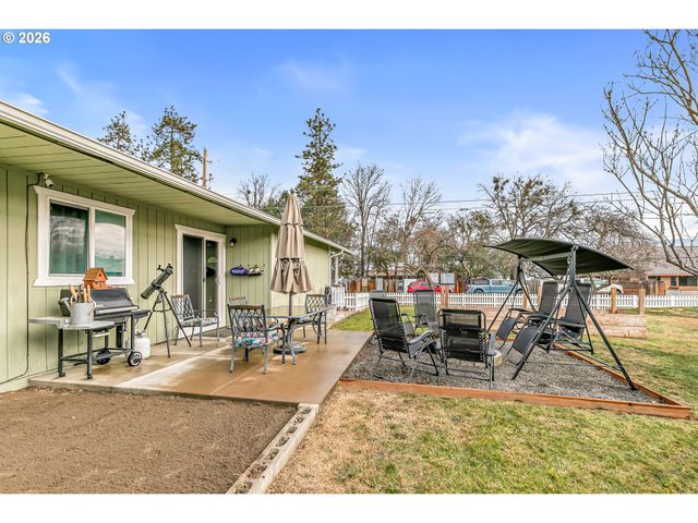 3712 COLVER Rd, Phoenix, OR 97535