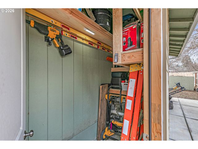 3712 COLVER Rd, Phoenix, OR 97535