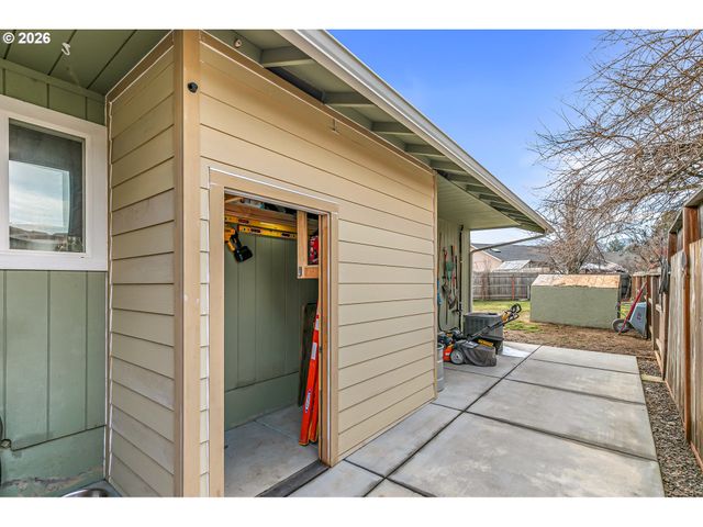 3712 COLVER Rd, Phoenix, OR 97535