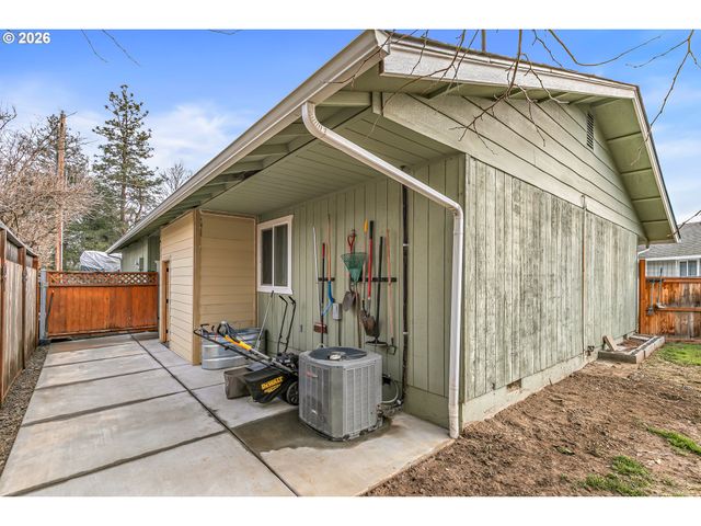 3712 COLVER Rd, Phoenix, OR 97535