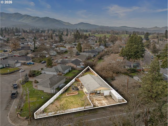 3712 COLVER Rd, Phoenix, OR 97535