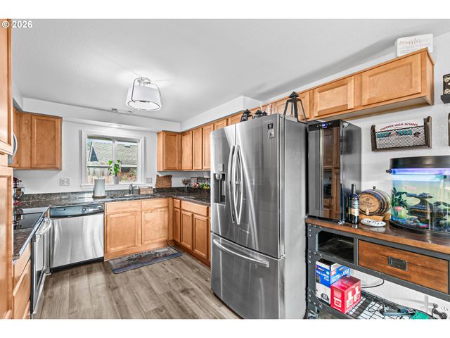 3712 COLVER Rd, Phoenix, OR 97535