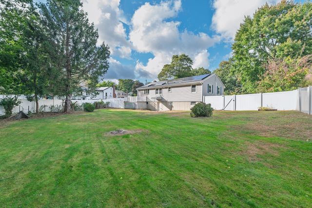 148 Daly Dr Ext, Stoughton, MA 02072