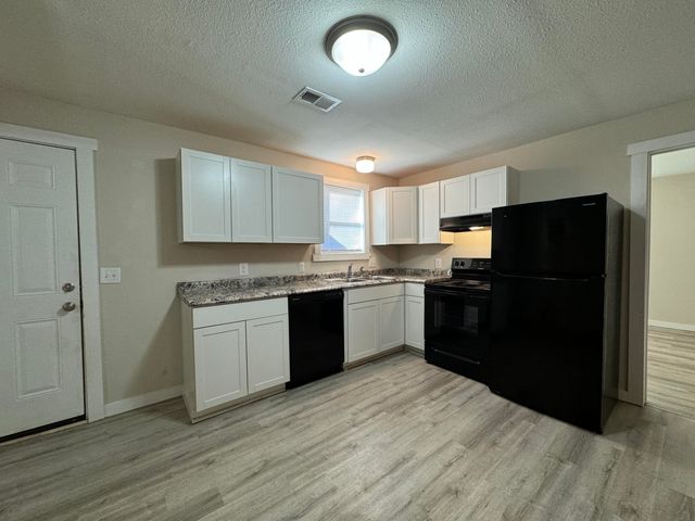 1520 W Lynn Street, Springfield, MO 65802