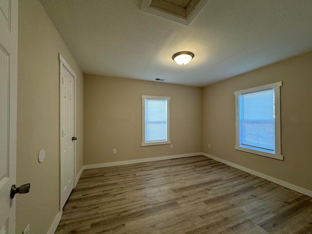 1520 W Lynn Street, Springfield, MO 65802