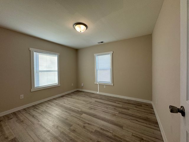 1520 W Lynn Street, Springfield, MO 65802