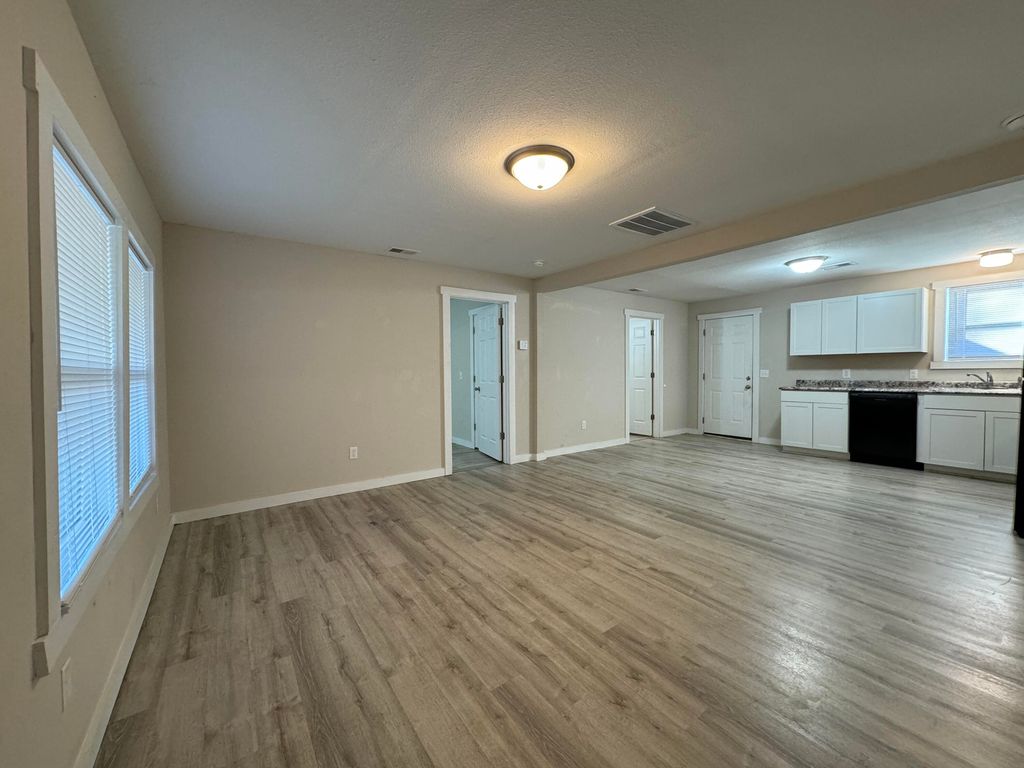 1520 W Lynn Street, Springfield, MO 65802