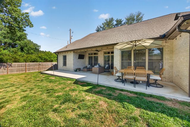 141 W Cemetery Rd, Cookeville, TN 38506