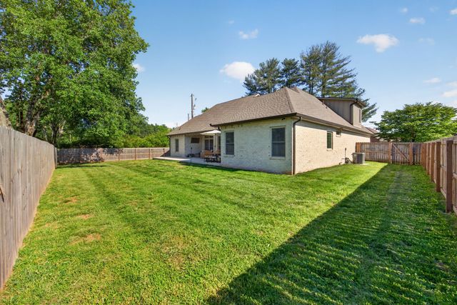 141 W Cemetery Rd, Cookeville, TN 38506