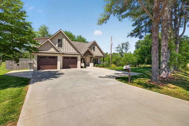 141 W Cemetery Rd, Cookeville, TN 38506