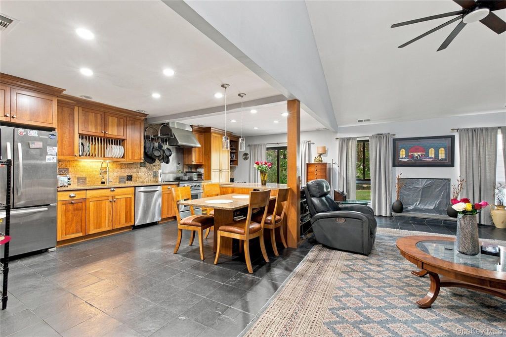 22 Village Green, Port Chester, NY 10573 — photo 3