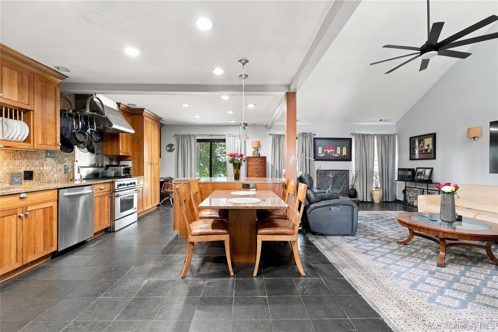 22 Village Green, Port Chester, NY 10573 — photo 4
