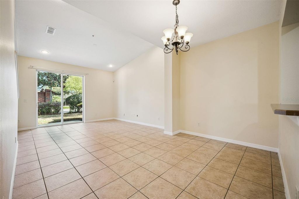 Image 13 of property listing at 952 DAVENWOOD COURT, Ocoee, FL 34761