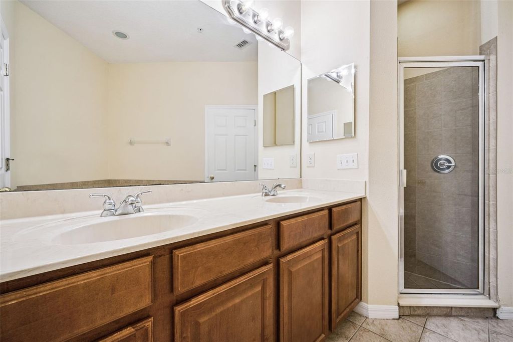 Image 20 of property listing at 952 DAVENWOOD COURT, Ocoee, FL 34761