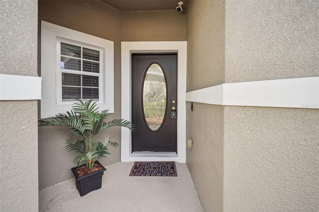 Image 3 of property listing at 952 DAVENWOOD COURT, Ocoee, FL 34761