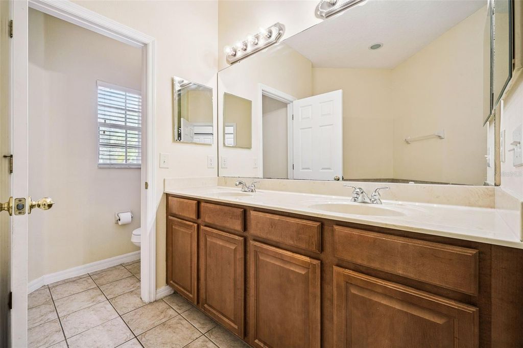 Image 21 of property listing at 952 DAVENWOOD COURT, Ocoee, FL 34761