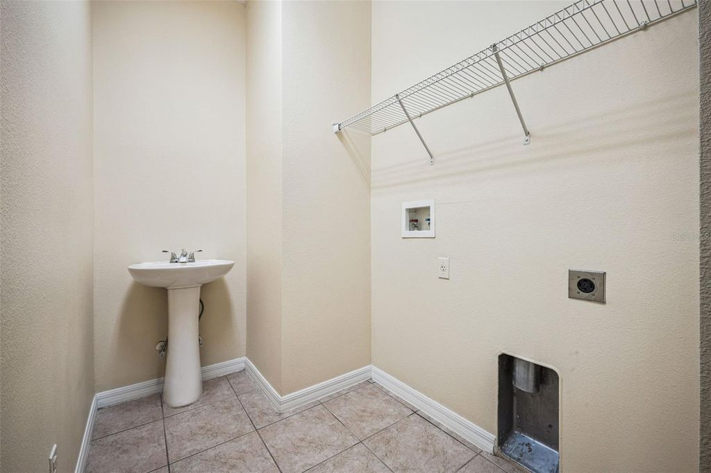 Image 30 of property listing at 952 DAVENWOOD COURT, Ocoee, FL 34761