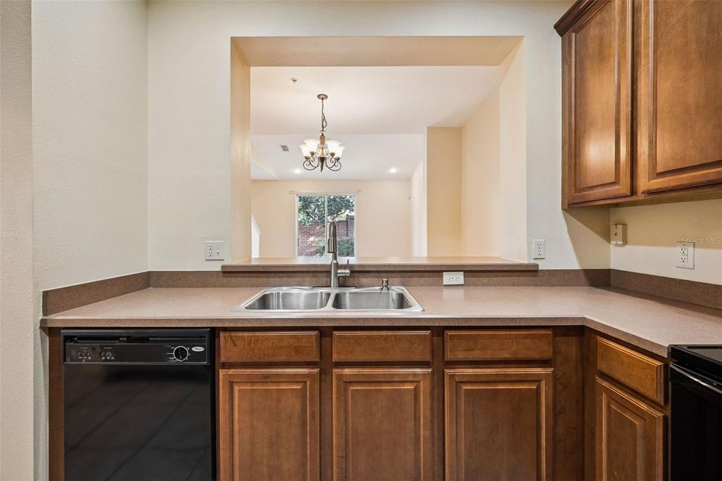 Image 8 of property listing at 952 DAVENWOOD COURT, Ocoee, FL 34761