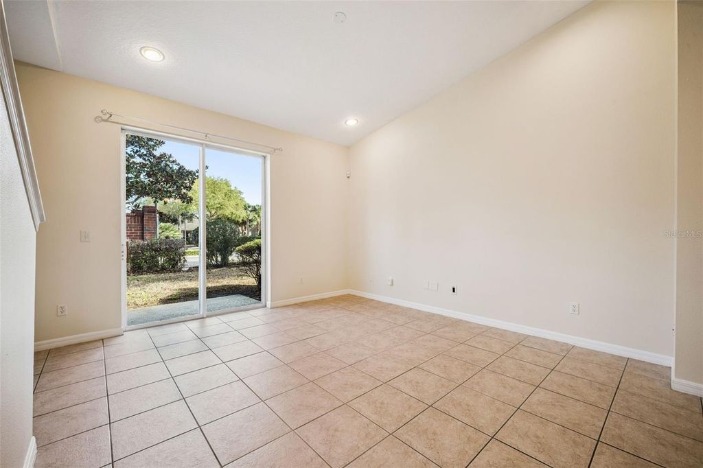 Image 10 of property listing at 952 DAVENWOOD COURT, Ocoee, FL 34761