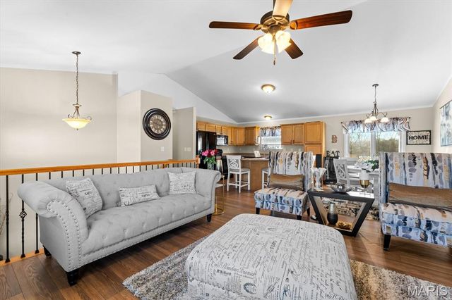 821 Chesapeake Junction Lane, O'fallon, IL 62269