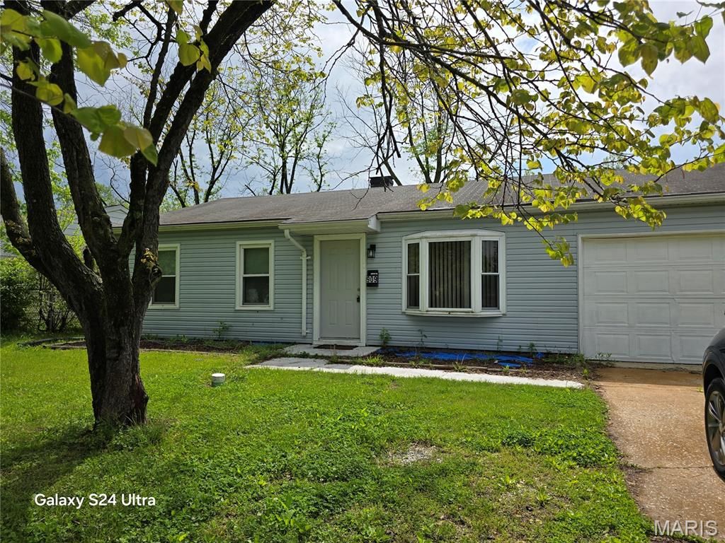 909 Saint Matthew Drive, Cahokia, IL 62206