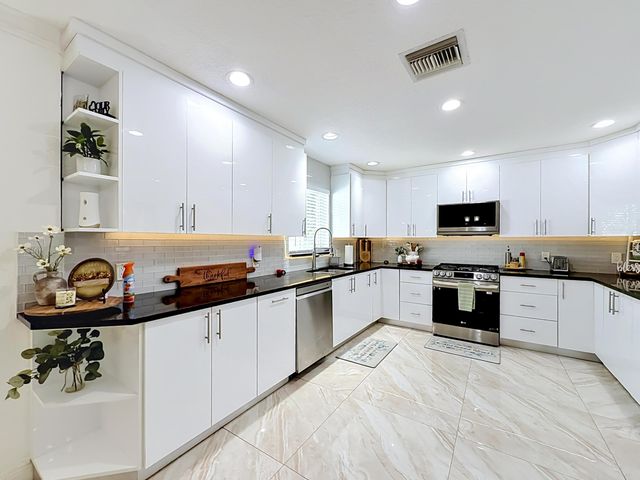 3119 Indian Trail, Lake Worth, FL 33462