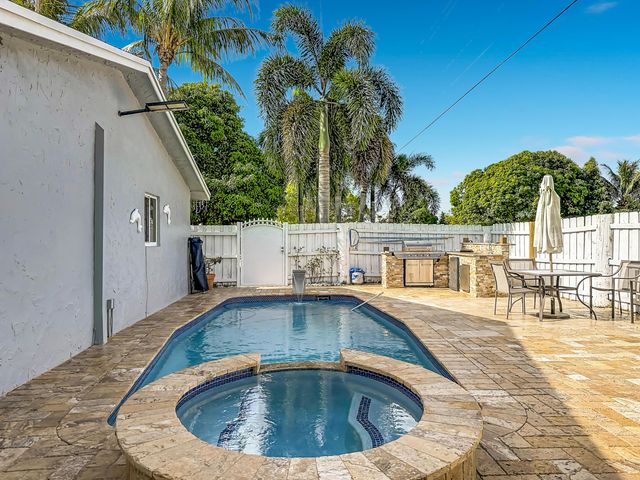 3119 Indian Trail, Lake Worth, FL 33462