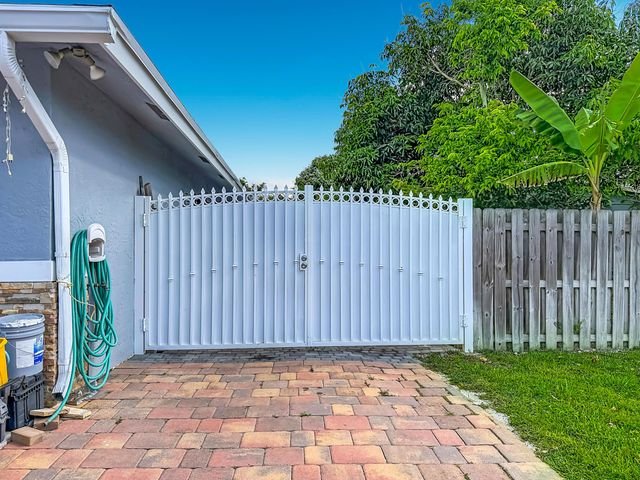 3119 Indian Trail, Lake Worth, FL 33462