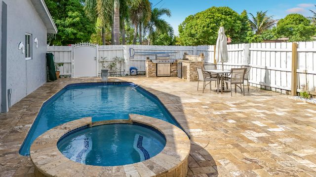 3119 Indian Trail, Lake Worth, FL 33462
