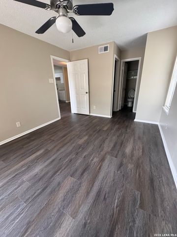 4212 Medical Dr Unit 424, San Antonio, TX 78229