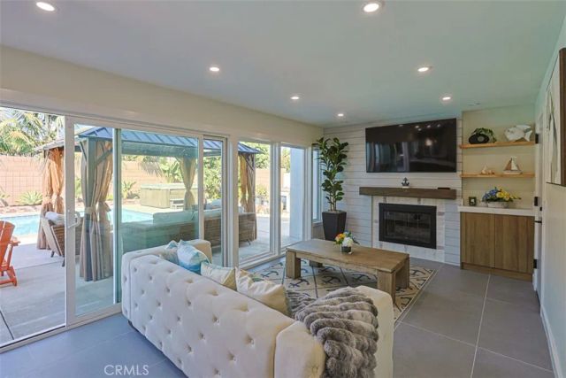 8331 Snowbird Drive, Huntington Beach, CA 92646