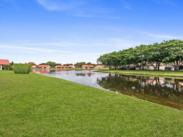 7585 Lexington Club Boulevard B, Delray Beach, FL 33446