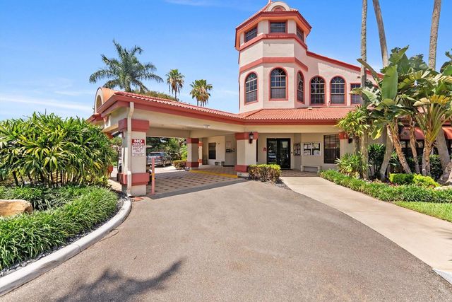 7585 Lexington Club Boulevard B, Delray Beach, FL 33446