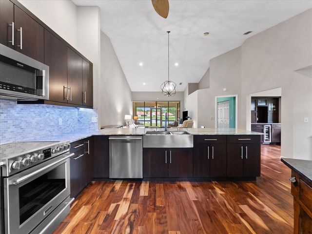 7585 Lexington Club Boulevard B, Delray Beach, FL 33446