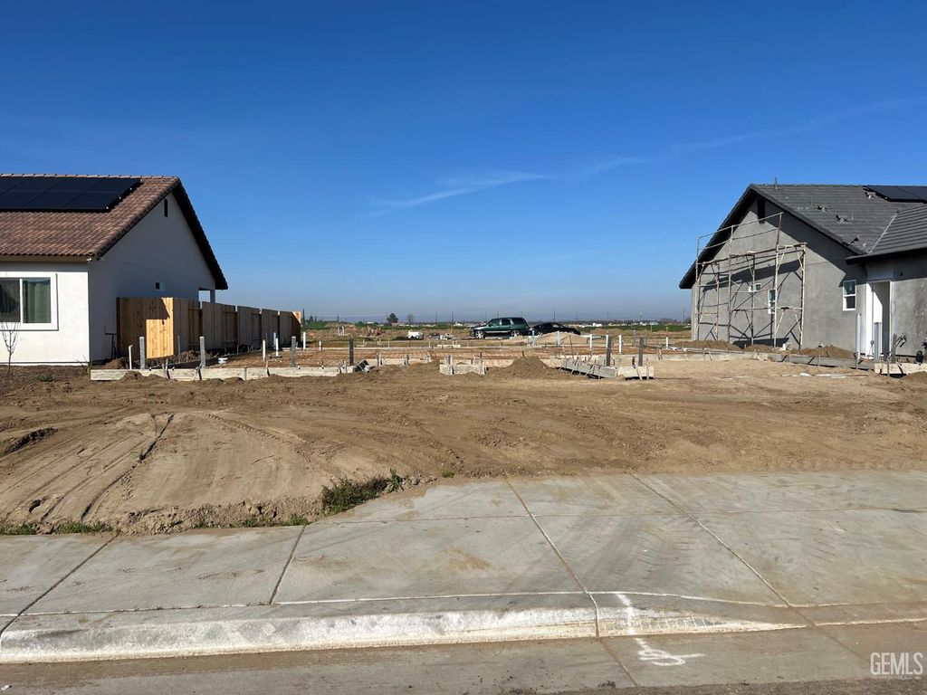 720 Sammy Way, Shafter, CA 93263